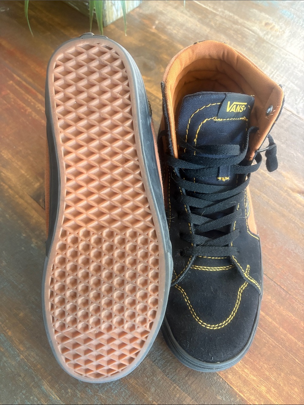 Vans men’s size 10.5 lightly used - Picture 5 of 5